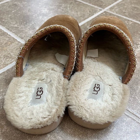 Worn but good condition Ugg Tasman slip ons - Picture 4 of 4